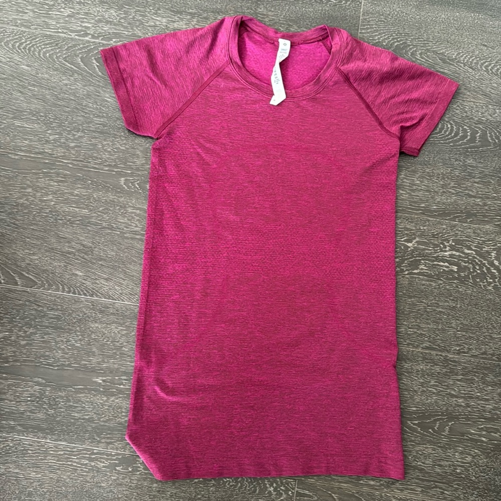 Women’s lulu lemon burgundy size 6 short sleeve shirt